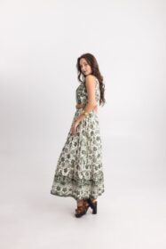maxi-forema-ekrou-me-xaki-floral-print-giaka-kai-zoni (1)
