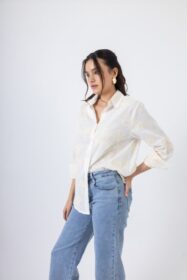 poukamiso-leuko-me-diakritiko-floral-sxedio (3)
